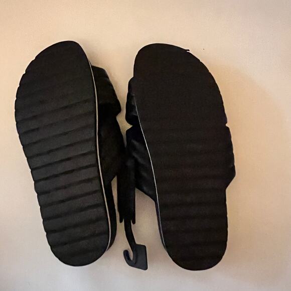 Time and Tru Women's Cross Strap Black Sandals  Sz 7 - Picture 13 of 13